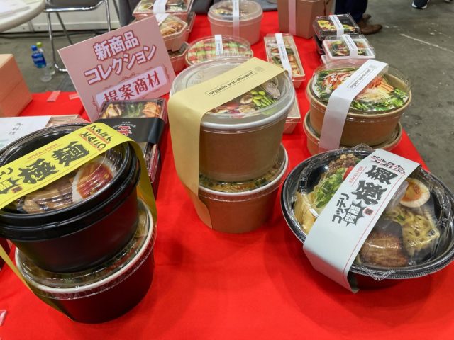 東京ビッグサイトで開催中のFOOD STYLE Japan 2024に出展しております。

ラーメン産業展も同時開催ということで、ラーメンのテイクアウトの事例も紹介しています。

明日まで、ぜひご来場ください。（事前登録要）

#foodstylejapan2024 

#ロケ弁 #仕出し弁当 #高級弁当 #宅配弁当 #デリバリー弁当 #テイクアウト弁当 #おせち #恵方巻き #ヴィーガン弁当 #折詰 #寿司折 #重箱 #のし紙 #掛け紙 #ハレオビ